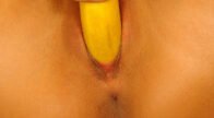 Gozei na banana imaginando o pau do vizinho
